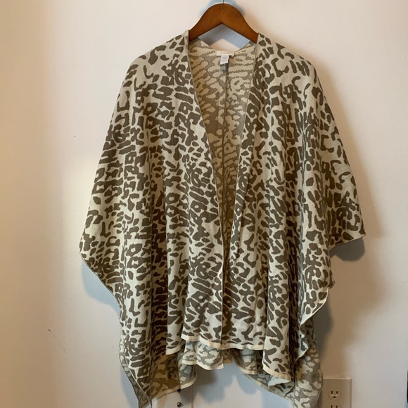 Chico’s Animal Leopard print Poncho Shawl Cape One Size Travel Beige Kimono - Picture 1 of 10